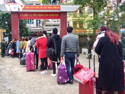 Số lượng người về quá đông đã khiến các khu cách ly tập trung trên địa bàn tỉnh Lạng Sơn rơi vào tình trạng quá tải.