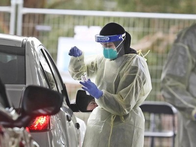 Xét nghiệm lưu động Covid-19 ở Australia. Ảnh: Richard Dobson.