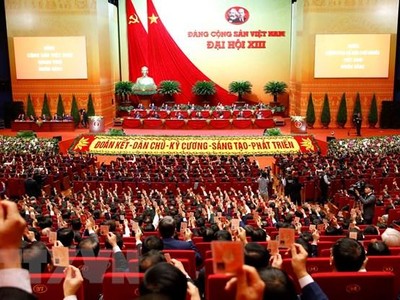 Các đại biểu biểu quyết thông qua Chương trình làm việc của Đại hội. (Ảnh: TTXVN).