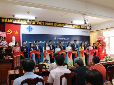Lễ khánh thành Trung tâm Đào tạo và Chuyển giao Công nghệ Tự động hóa của Siemens, cùng với lễ bàn giao gói tài trợ của Siemens cho Đại học Cần Thơ.