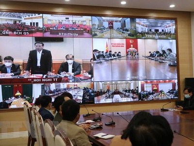 Bí thư Tỉnh ủy Quảng Ninh Nguyễn Xuân Ký chủ trì từ đầu cầu Hà Nội. (Ảnh: Văn Đức/TTXVN).