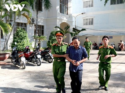 Bị can Nguyễn Hữu Hoành - nguyên Phó Giám đốc Chi nhánh Văn phòng đăng ký đất đai TP. Phan Thiết bị bắt.