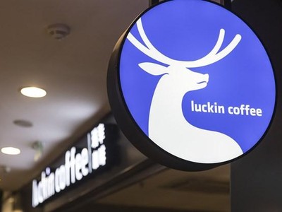 Một cửa hàng của Luckin Coffee. (Ảnh: Bloomberg).