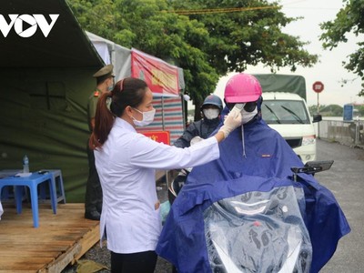 Kiểm soát chặt chẽ người và phương tiện ra vào thành phố.