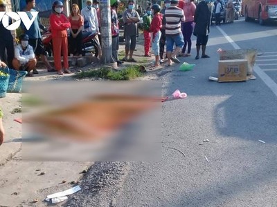 Người phụ nữ đi xe đạp tử vong tại chỗ.