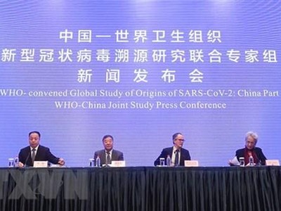 Các chuyên gia của WHO và Trung Quốc đang điều tra nguồn gốc của virus SARS-CoV-2 tại cuộc họp báo chung ở Vũ Hán, tỉnh Hồ Bắc, Trung Quốc, ngày 9/2/2021. (Ảnh: THX/TTXVN).