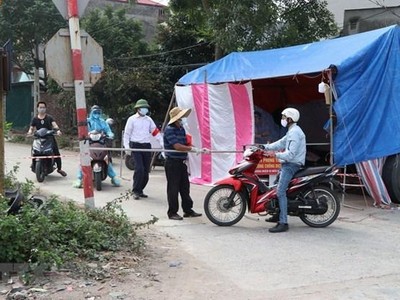 Chốt kiểm soát dịch tại Hải Dương. (Ảnh: Mạnh Minh/TTXVN).