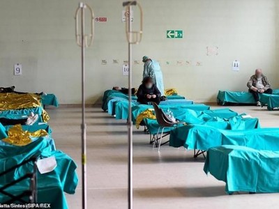 Bệnh nhân Covid-19 ở Italy. Ảnh: Rex.