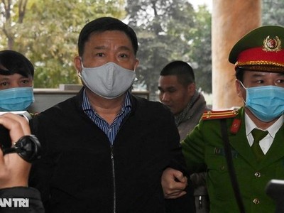 Bị cáo Đinh La Thăng được dẫn giải đến tòa hôm 22/1. (Ảnh: Tiến Tuấn).