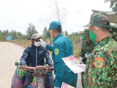Lực lượng biên phòng phòng, chống dịch bệnh trên vùng biên giới. (Ảnh minh họa: Văn Khương/TTXVN).