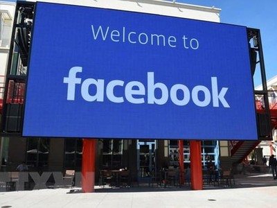 Biểu tượng Facebook tại trụ sở ở Menlo Park, California, Mỹ. (Ảnh: AFP/TTXVN).