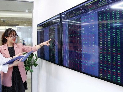 Cổ phiếu vẫn là kênh đầu tư hấp dẫn so với các kênh khác.