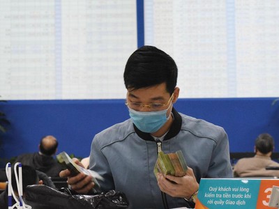 Nâng lô tối thiểu lên 1.000 cổ phiếu và gửi cổ phiếu sang HNX: Những giải pháp tình thế