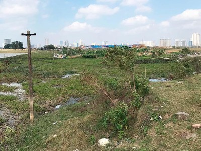 Việc kéo dài thời gian giải quyết kiến nghị của doanh nghiệp khiến hàng chục héc-ta đất của Hà Nội bị bỏ hoang rất lãng phí.