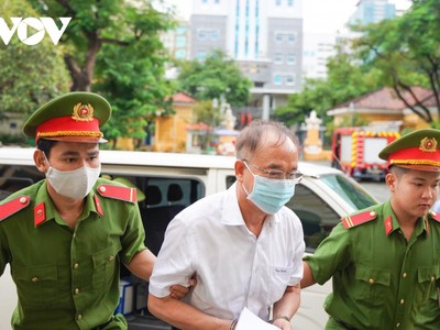 Bị cáo Nguyễn Thành Tài được dẫn giải đến tòa trong vụ án trước đó.