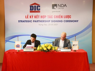 Ông Nguyễn Hùng Cường – Phó chủ tịch HĐQT Tập đoàn DIC (bên trái) và Ông Emmanuel Delarue – Tổng giám Đốc NDA Group (bên phải) ký kết hợp đồng hợp tác chiến lược.