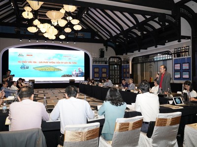 Ông Tô Việt Thắng, Phó Tổng giám đốc Vietjet phát biểu tại tọa đàm “Hộ chiếu vaccine – Giải pháp hướng đến du lịch an toàn”.