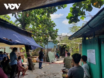 Cơ quan chức năng phong tỏa hiện trường vụ cháy để điều tra nguyên nhân.