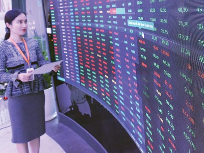 Nhiều cổ phiếu trụ, vốn hoá lớn đang được giao dịch ở vùng giá cao trong nhiều năm, thậm ở vùng đỉnh mới.