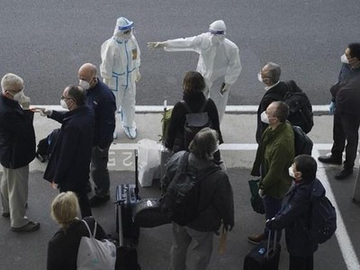 Nhóm chuyên gia WHO trong chuyến công tác ở Vũ Hán. (Ảnh: AP).