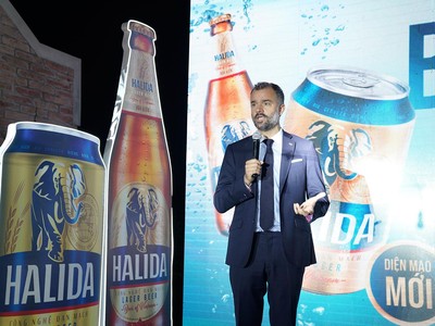 ông Nathaniel Moxom - Tổng Giám đốc Carlsberg Việt Nam chia sẻ tại sự kiện ra mắt bia Halida mới.