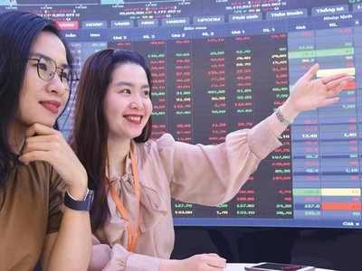 Tâm lý nhà đầu tư được củng cố và thị trường thu hút thêm dòng tiền. Ảnh: Dũng Minh.