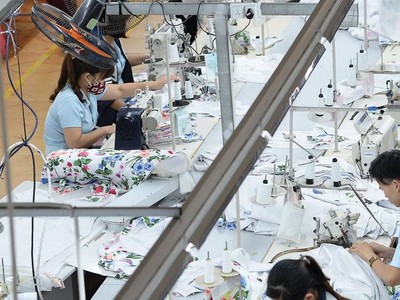 Các đơn hàng của May Sông Hồng đã ổn định tới hết quý III/2021. Ảnh: Dũng Minh.