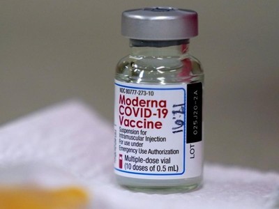 Vaccine ngừa Covid-19 của hãng Moderna. Ảnh: AP.