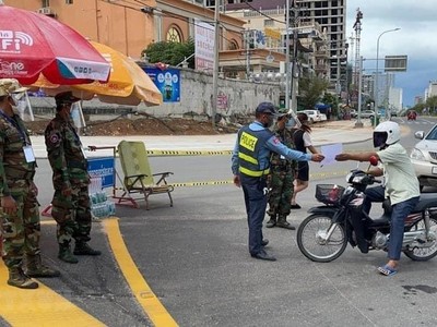 Chính quyền tỉnh Preah Sihanouk ban hành lệnh phong tỏa thành phố Preah Sihanouk trong 14 ngày (23/4 đến ngày 6/5) để kiểm soát và ngăn chặn dịch COVID-19. (Ảnh: Trần Ngọc Long/TTXVN).