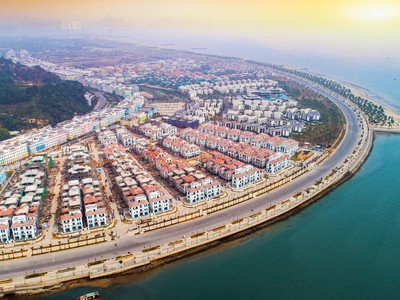 Sun Grand City Feria bên vịnh di sản.
