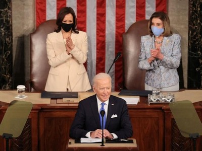 Tổng thống Mỹ Joe Biden hôm 28/4 có bài phát biểu đầu tiên trước Quốc hội kể từ khi nhậm chức hồi tháng 1/2021. Ảnh: Reuters.