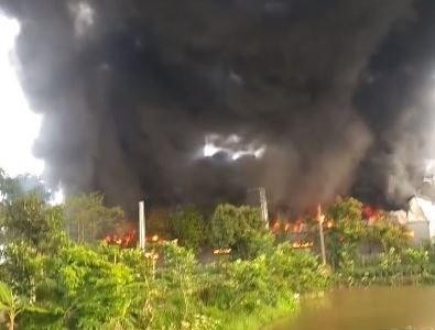 Vụ cháy thiêu rụi xưởng may có diện tích 1.900m2. (Nguồn: CTV/Vietnam+).