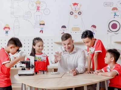 Apax English/Apax Leaders hiện có 125 trung tâm đang vận hành đều đặn tại 31 tỉnh, thành trên toàn quốc với hơn 70.000 học viên.