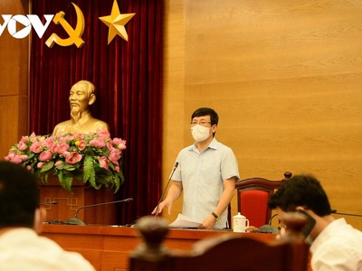 Ông Lê Duy Thành, Phó Bí thư Tỉnh ủy, Chủ tịch UBND tỉnh, Trưởng ban Chỉ đạo phòng, chống dịch bệnh COVID-19 tỉnh Vĩnh Phúc tại cuộc họp báo.