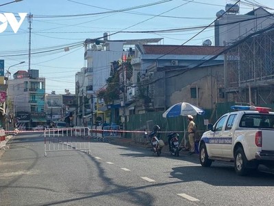 Lực lượng chức năng phong toả một số địa điểm có liên quan đến bệnh nhân B.T.T.