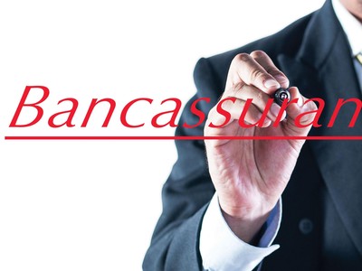 Các hợp đồng phân phối bảo hiểm độc quyền liên tục được ký kết.