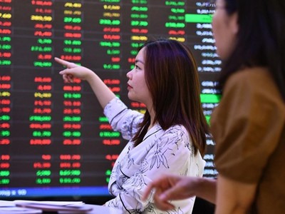 Trong 1 giờ F1M mất tới 35 điểm