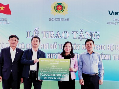 Ngoài hoạt động kinh doanh, các ngân hàng Việt Nam tích cực tham gia các hoạt động xã hội.