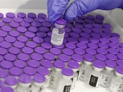 Vaccine phòng COVID-19 của Pfizer-BioNtech. (Ảnh: AFP/TTXVN).