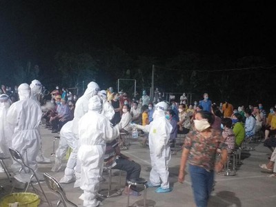 Tổ chức lấy mẫu xét nghiệm COVID-19 ở Thuận Thành.