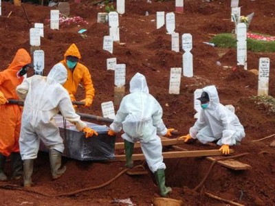 Gần nửa triệu người Indonesia tử vong do COVID-19 (Ảnh: Liputan6).