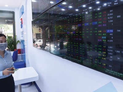 Động lực kéo VN-Index vượt 1.300 điểm thời gian qua được đánh giá ở nhóm cổ phiếu ngân hàng.