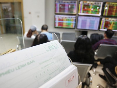 Dòng tiền nội, nhất là dòng tiền cá nhân vẫn tiếp tục đổ mạnh vào thị trường chứng khoán.