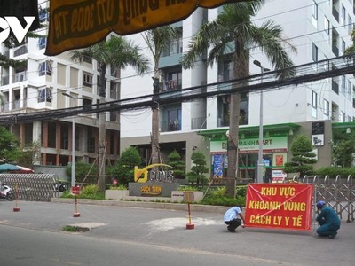 Khoanh vùng cách ly để mở rộng điều tra dịch tễ các trường hợp có liên quan đến ca mắc Covid-19.