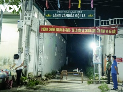 Các hộ dân ở Đội 6 và Đội 8 (xã Thanh Xương, huyện Điện Biên) được dỡ bỏ phong tỏa sau 21 ngày cách ly theo dõi sức khỏe.