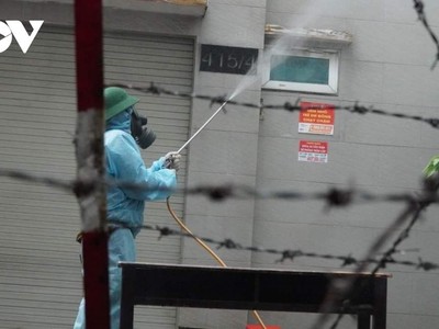 Phun xịt khử khuẩn ở Hẻm 415 Nguyễn Văn Công, nơi có cơ sở hoạt động điểm nhóm Hội thánh truyền giáo Phục Hưng.