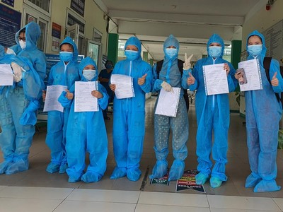 8 bệnh nhân khỏi COVID-19 được cho xuất viện sáng ngày 3/6 tại Đà Nẵng.