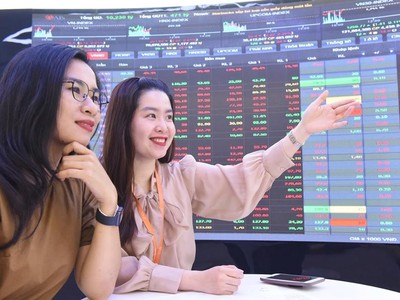 Dòng tiền cuồn cuộn đổ vào thị trường, VN-Index sắp cán mốc 1.400 điểm