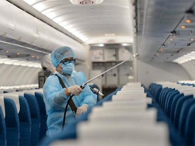 Hà Nội tìm người trên chuyến bay có người mắc Covid-19