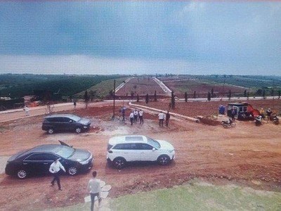 Sau khi mở đường, phân lô, các cá nhận đặt tên khu đất 36 ha là "Dự án Làng sinh thái nghỉ dưỡng La Melodie". Ảnh: Pv chụp lại.